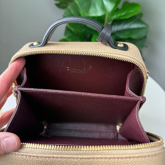 💎✨Authentic Chanel Filigree Vanity Case Hand Bag - Picture 4 of 5